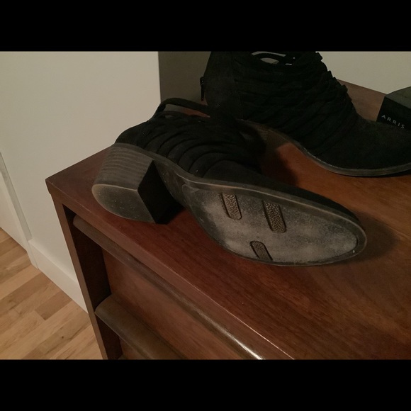 Suede Fergie boots - Picture 3 of 6